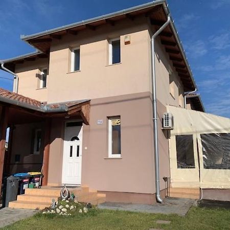 Airport Road/Repter Koezeli Haz Privat Parkoloval Daire Budapeşte Dış mekan fotoğraf